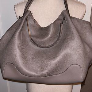 Gray Womens Sondra Roberts Squared pocketbook barely used great purse & size